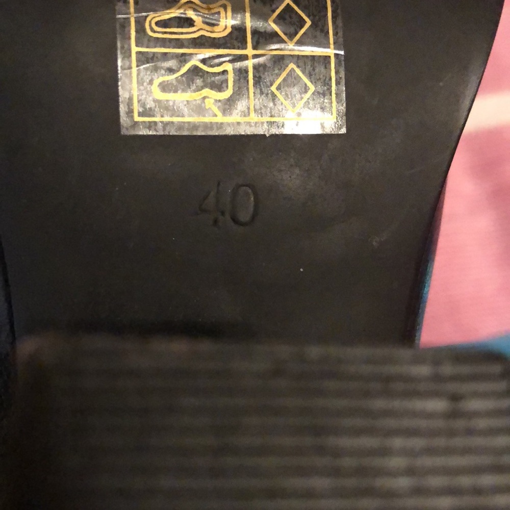 Great condition French Blu heeled ankle boots— very minor flaws! - Picture 12 of 12